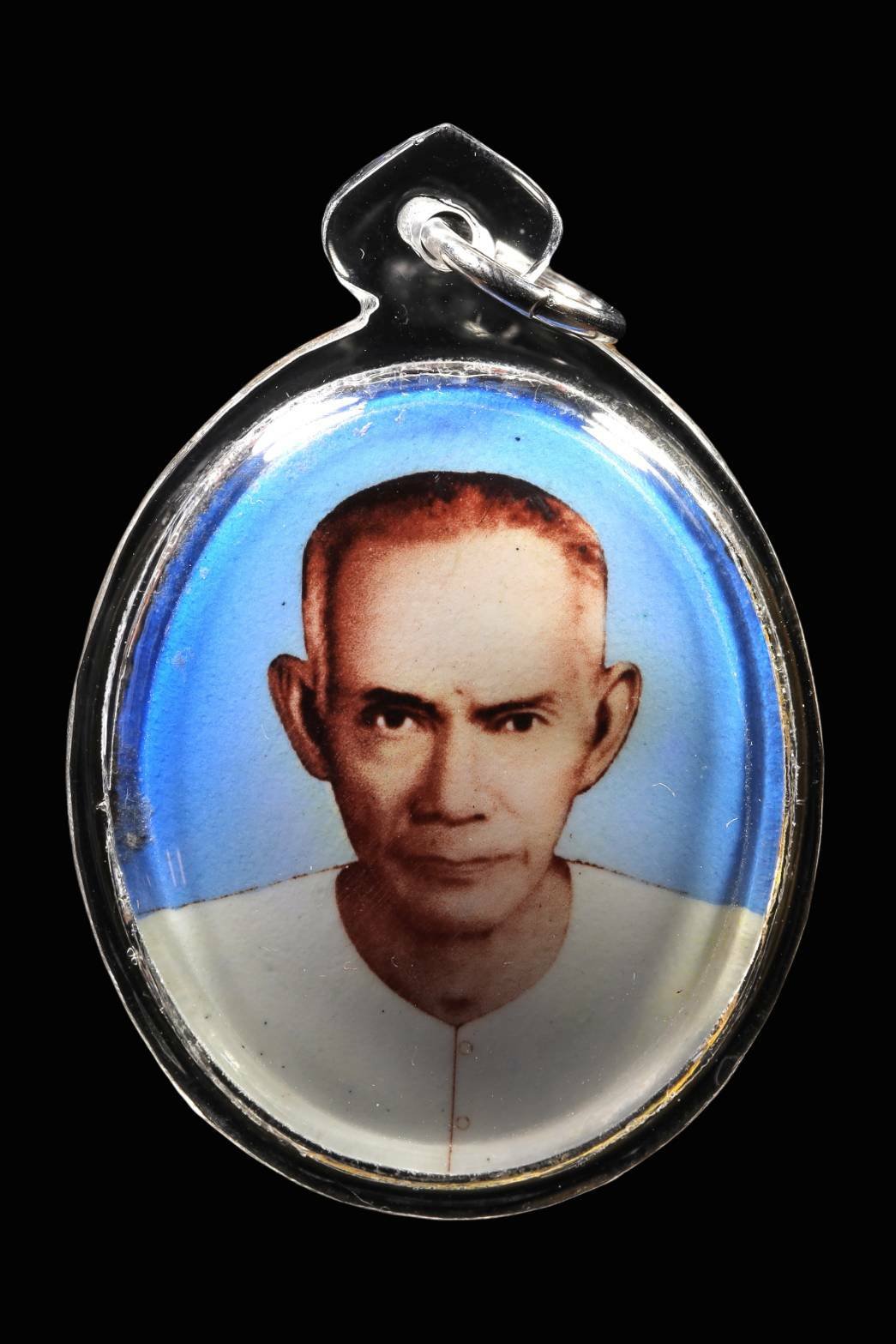 296365 ล็อกเก็ตรุ่นแรก  เซียนแปะโรงสี  หน้าหนุ่ม ฉากฟ้า  พิมพ์จัมโบ้  ปี 2519 จ.ปทุมธานี 