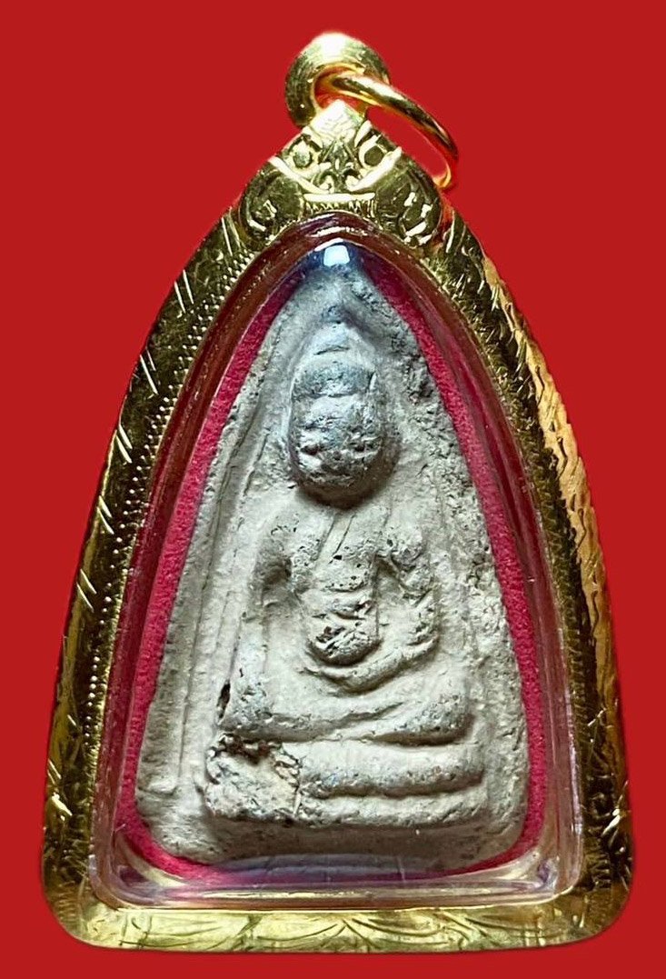 304548 คุณแม่บุญเรือน  วัดอาวุธ รุ่นแรก  พิมพ์เล็ก ขอบกระจก  ปี2494 เนื้อดิน กทม.