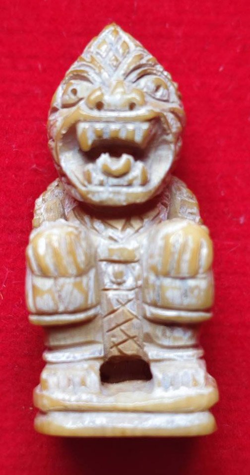 304583 หนุมาน หลวงพ่อสุ่น   พิมพ์หน้าโขน  เนื้องาช้างแกะ  พุทธศักราช 2468-2482  วัดศาลากุน จ.นนทบุรี 