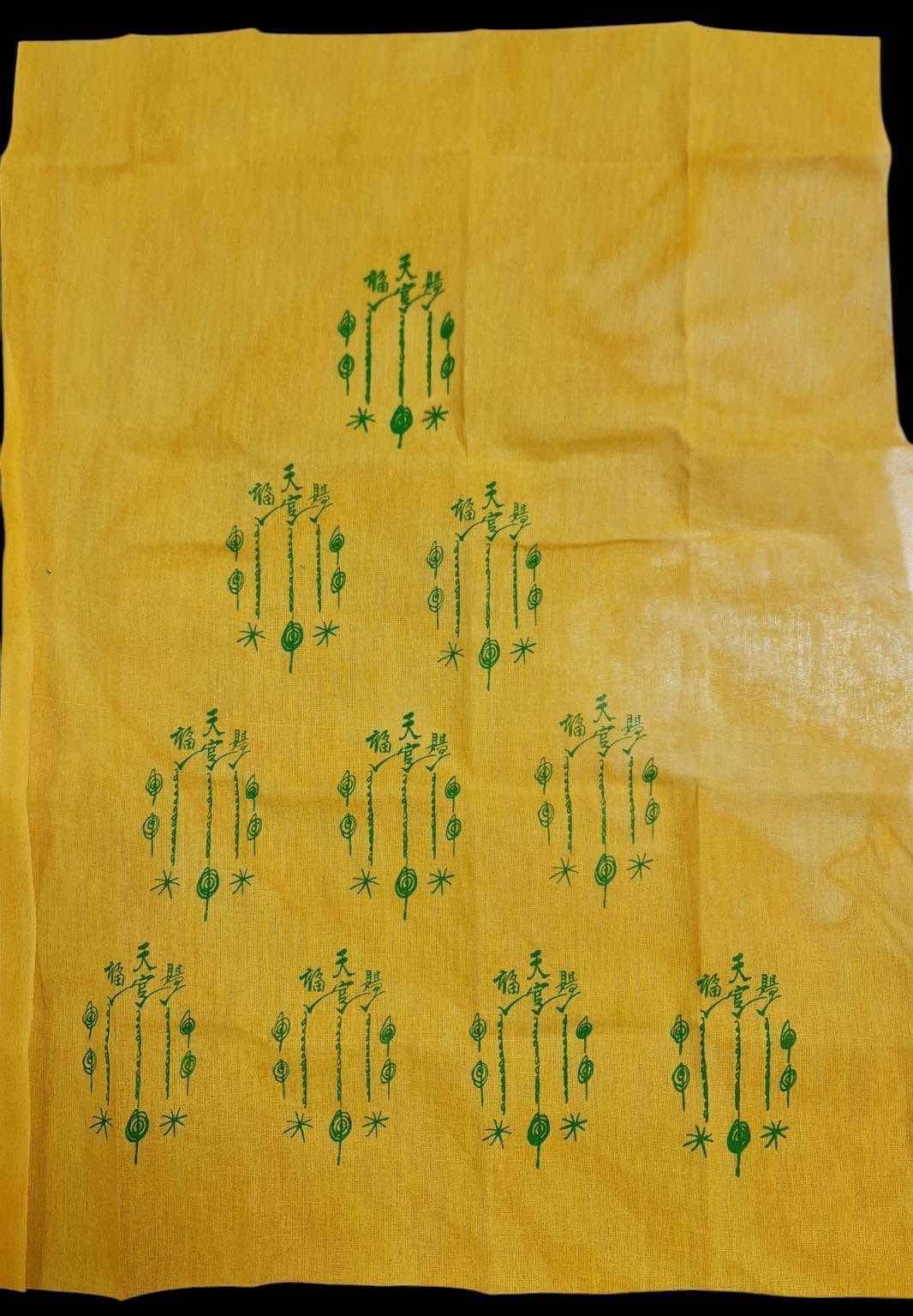 304620 ผ้ายันต์เซียนแปะโรงสี  อาจารย์ โง้ว กิม โคย   10 กา ยุคต้น ปี2517 จ.ปทุมธานี