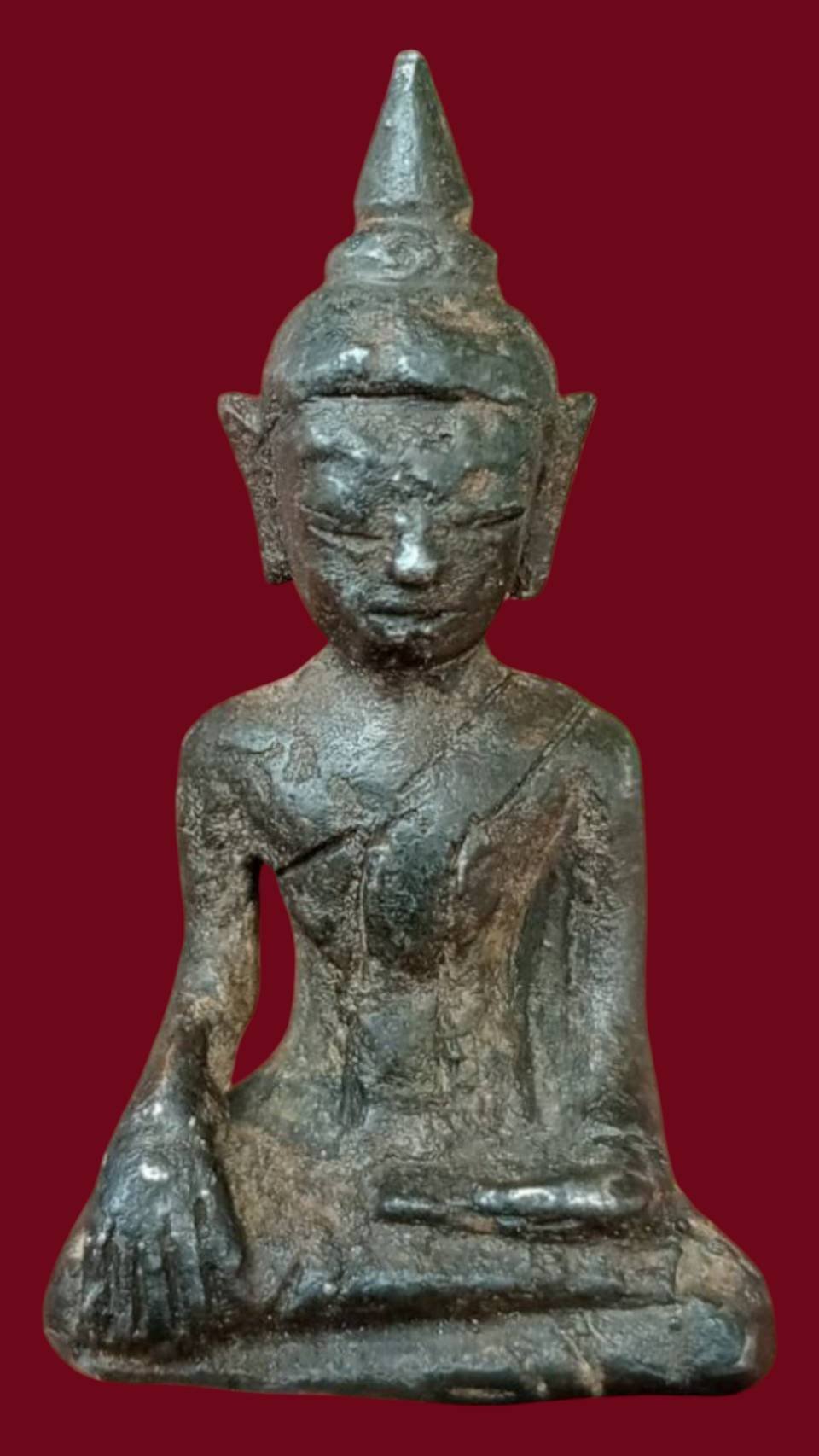 304680 พระชัยวัฒน์  พิมพ์มารวิชัยเนื้อเงิน  กรุนครศรีธรรมราช  พุทธศตวรรษที่ 21 - 22  จังหวัดนครศรีธรรมราช 