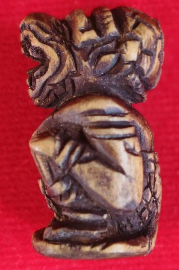 304750 หนุมานหลวงปู่สุ่น เนื้อไม้แกะ  ประมาณปีพ.ศ. 2468-2482  วัดศาลากุน จ.นนทบุรี  