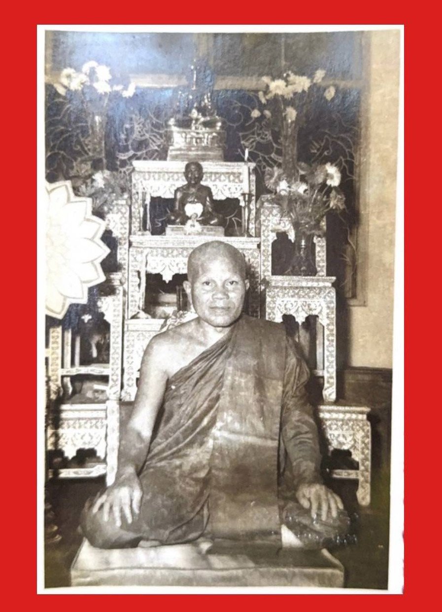 304752 รูปถ่ายบูชาหลวงปู่ทิม  ธมมฺธโร วัดช้างให้  ประมาณปี2497-2508 กว้าง 3.5นิ้ว สูง 5.5 นิ้ว จังหวัดปัตตานี 